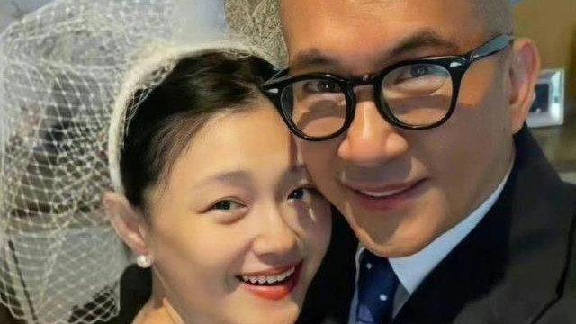 大S告别式于家中举办，具俊晔着素服暴瘦12斤，范玮琪10多人到场