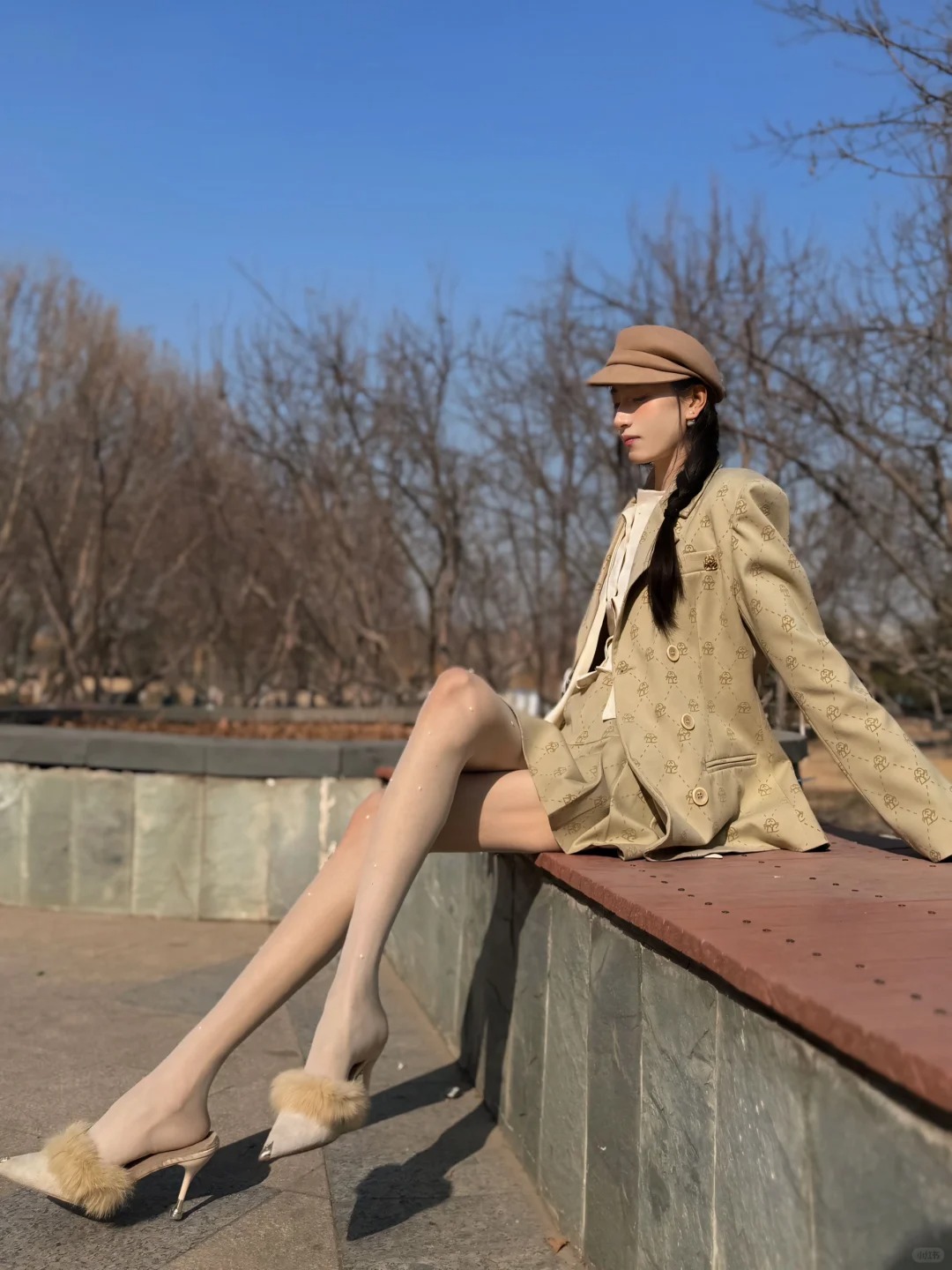 又奶又显瘦的卡其色❗️太适合早春穿啦❗️
初春的北方天气总是时好时坏，
虽然温度