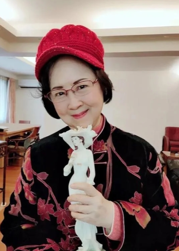 苦情天才出轨密友，琼瑶的震碎三观你记得吗