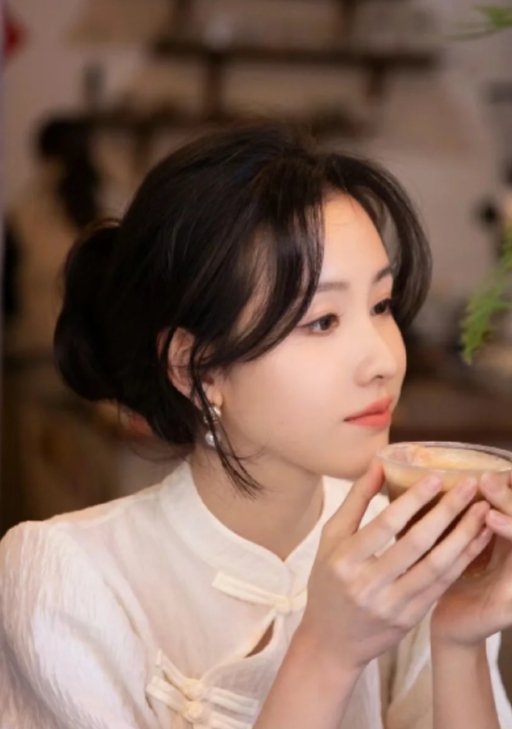 陈都灵像是优雅的公主