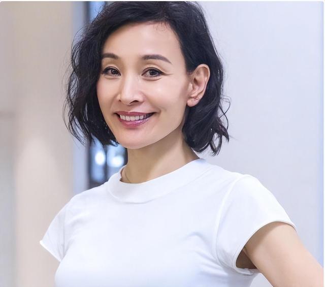 让春晚导演向全国道歉,入美国籍却回中国捞金,她到底什么来头?(美籍华人上春晚)-第18张图片-九妖电影 让春晚导演向全国道歉,入美国籍却回中国捞金,她到底什么来头?(美籍华人上春晚)-第18张图片-九妖电影