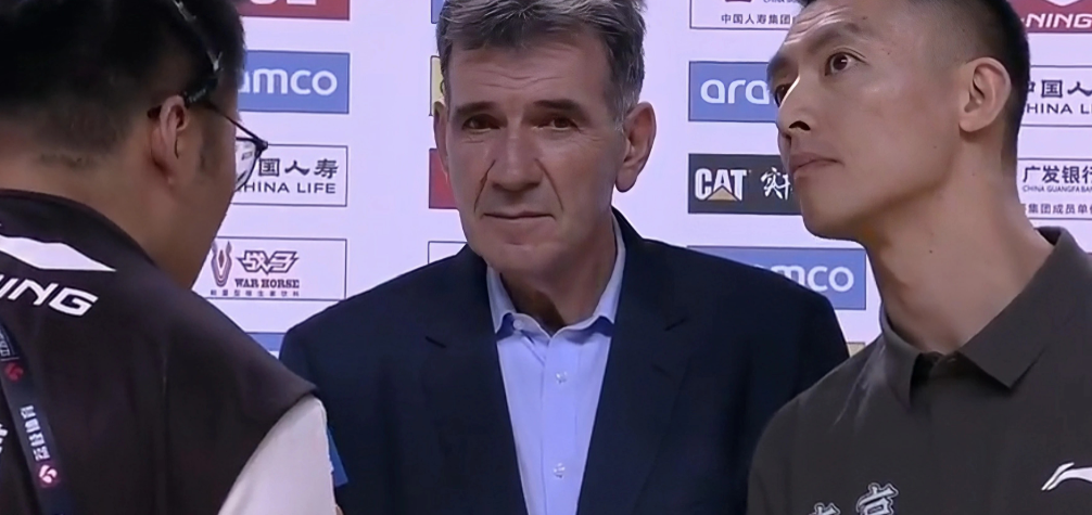 同曦男篮临时主教练贝西洛维奇谈球队险胜青岛，他表示：感谢球迷，他们的呐喊和支持是