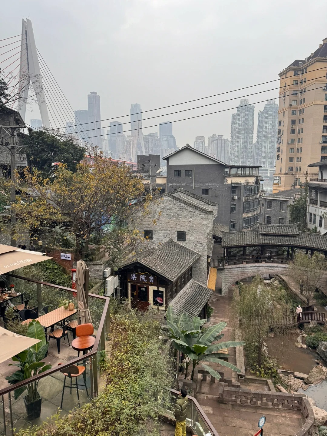 本来以为洪崖洞已经很好逛了。。。。。。。
没想到这里也这么好看！！