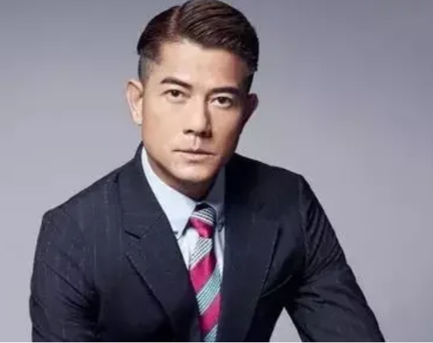 郭富城居然连一根白头发，皱纹都没有！