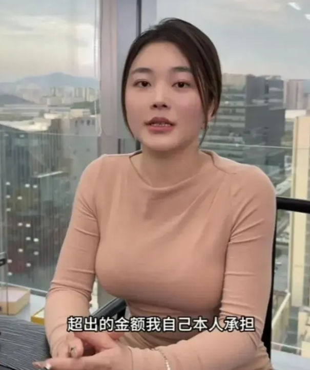 你们知道粤港澳那辆三牌劳斯莱斯被撞的女车主吗？她呀，可真是个神奇又迷人的存在
