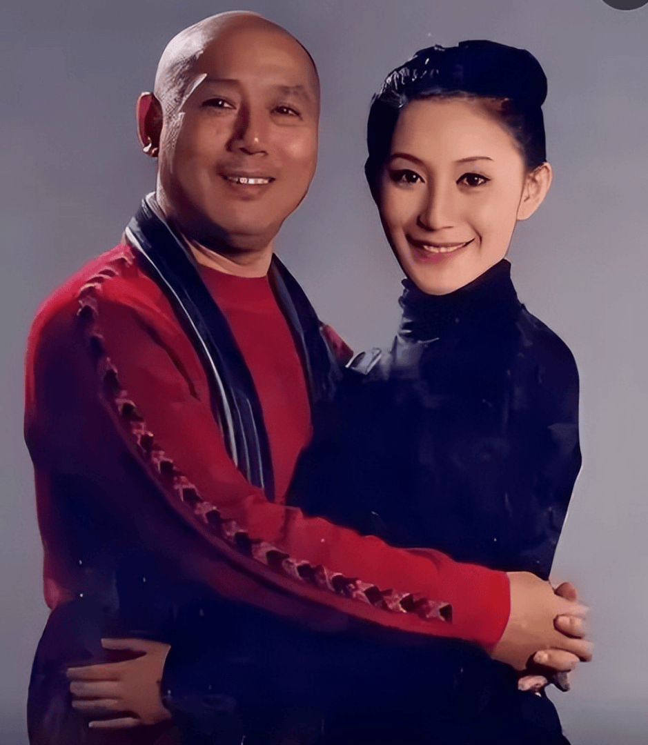 1991年，拍编辑部故事这部剧时，李成儒前来客串，冯小刚看完后一拍大腿：“这孙子