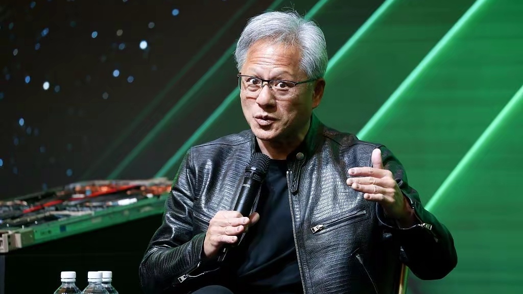 黄仁勋犯下大错，英伟达摊上事儿了！妄称台湾为“国家”的英伟达创始人黄仁勋刚返回美