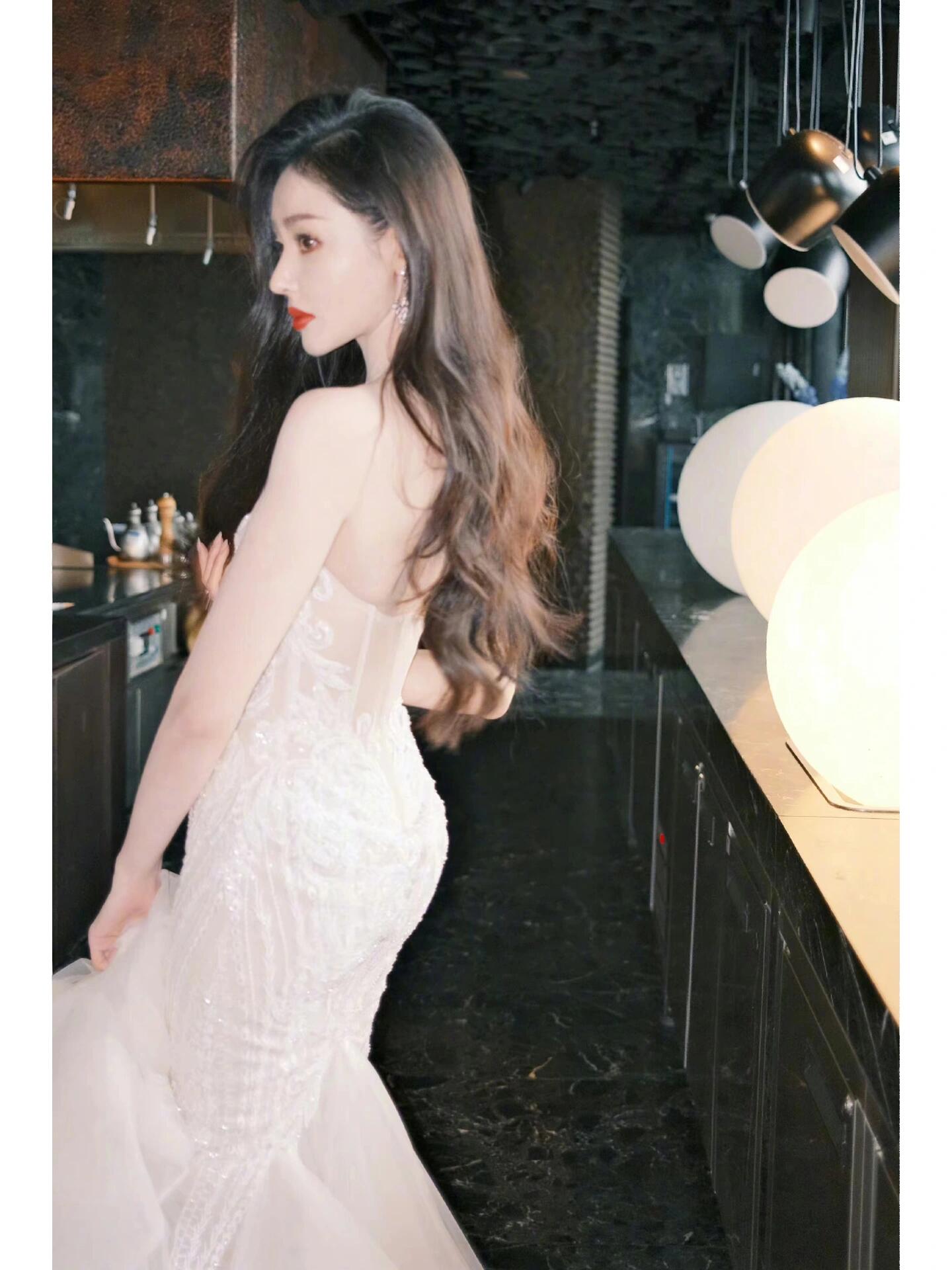 自律美女张天爱