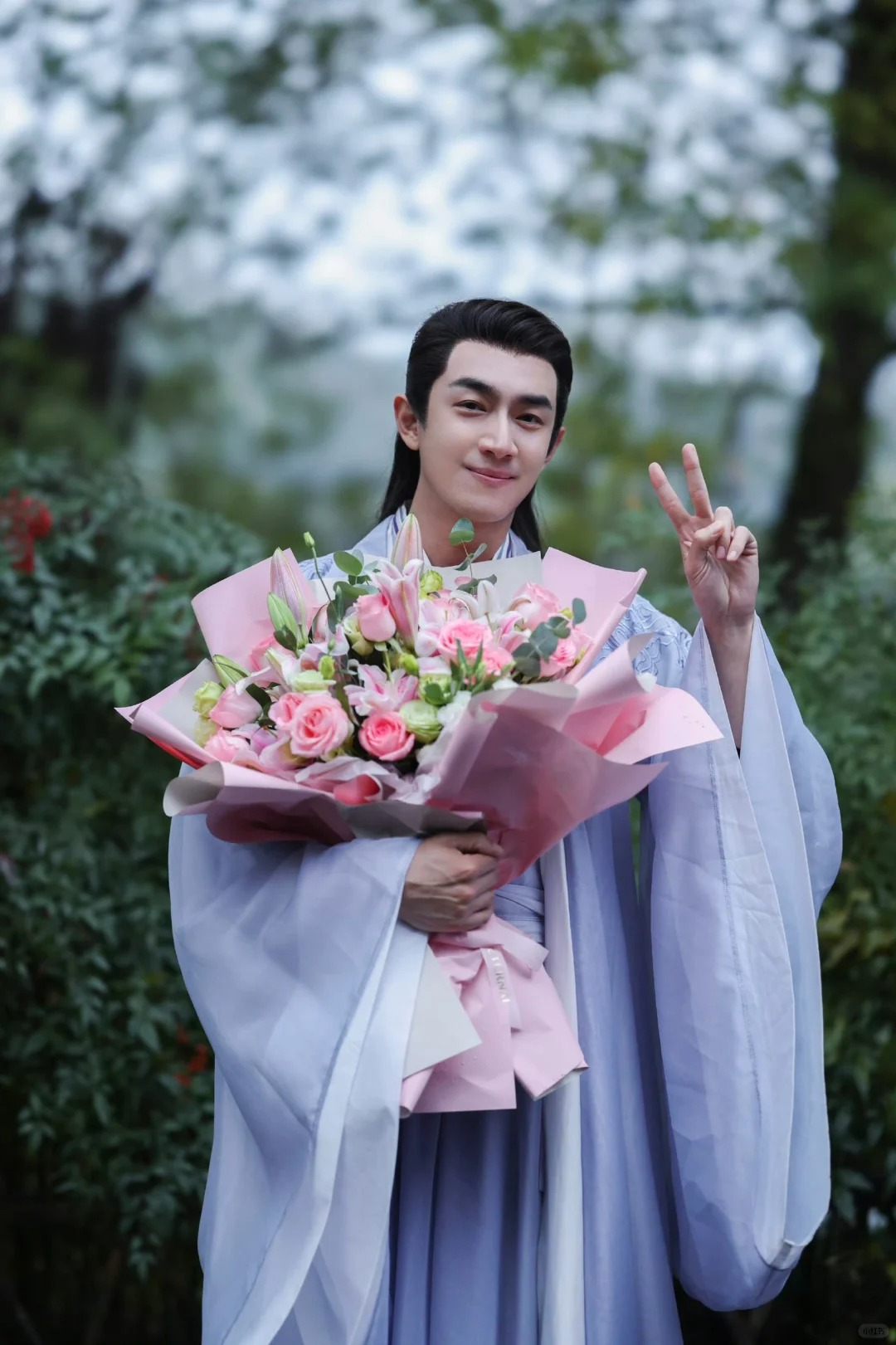 林更新现在属于几线明星？
感觉他好像属于二三线明星，现在与凤行大爆后，他属于几线