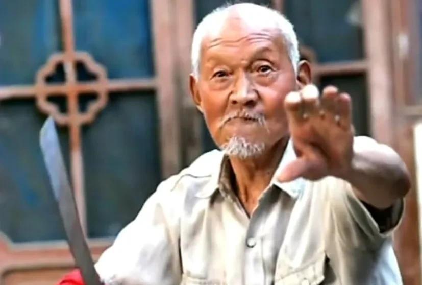 台儿庄战役勇士孙殿修：大刀向鬼子头上砍去
