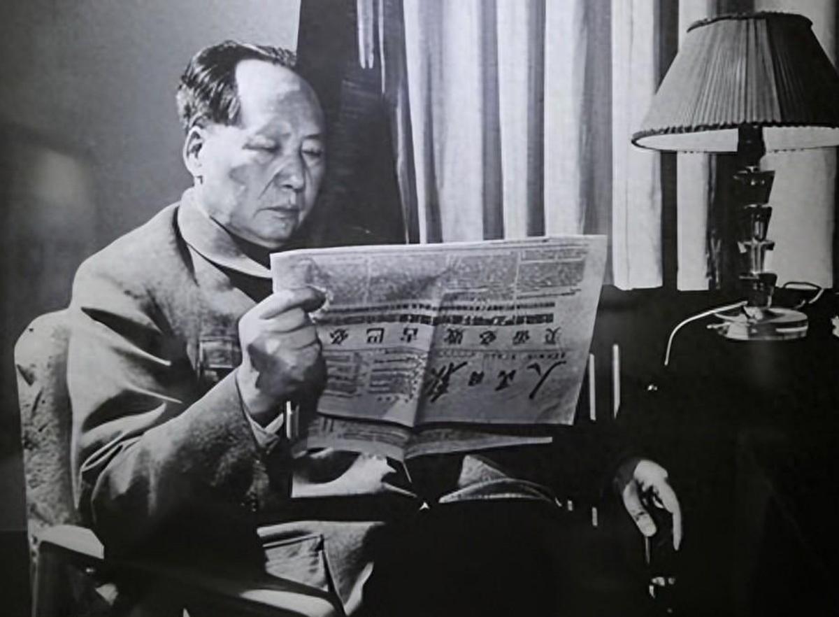 1969年，一天深夜，周总理急忙敲开了毛主席的房门，带来了一个不好的消息，没成想