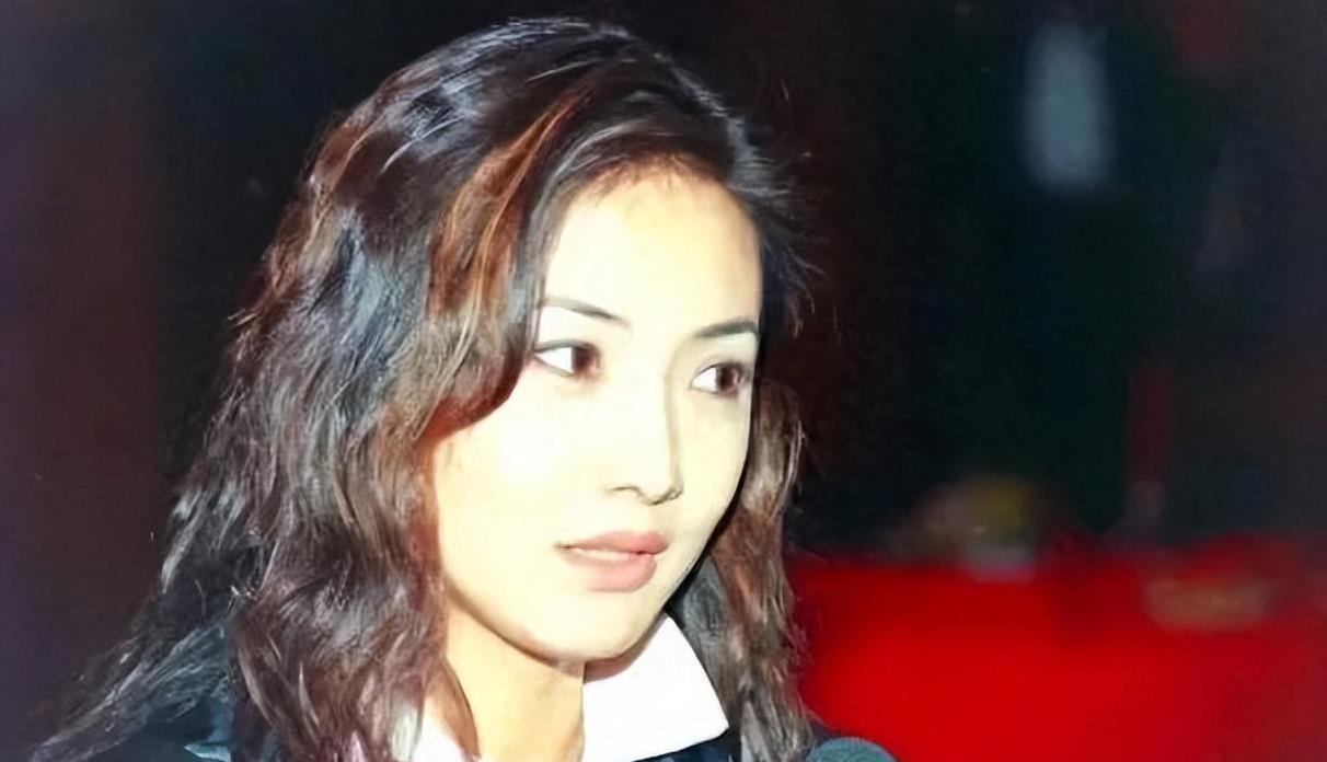 牛莉和刘亚东的婚姻红灯亮起：老少恋的现实考验
最近啊，大家都挺关心一件事儿，那就
