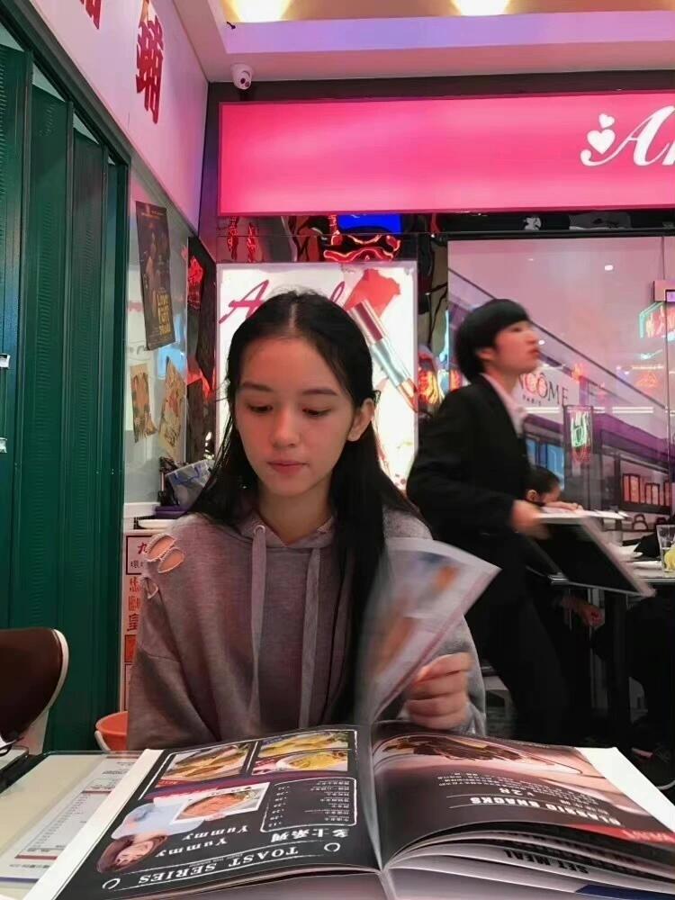 周也早期的颜