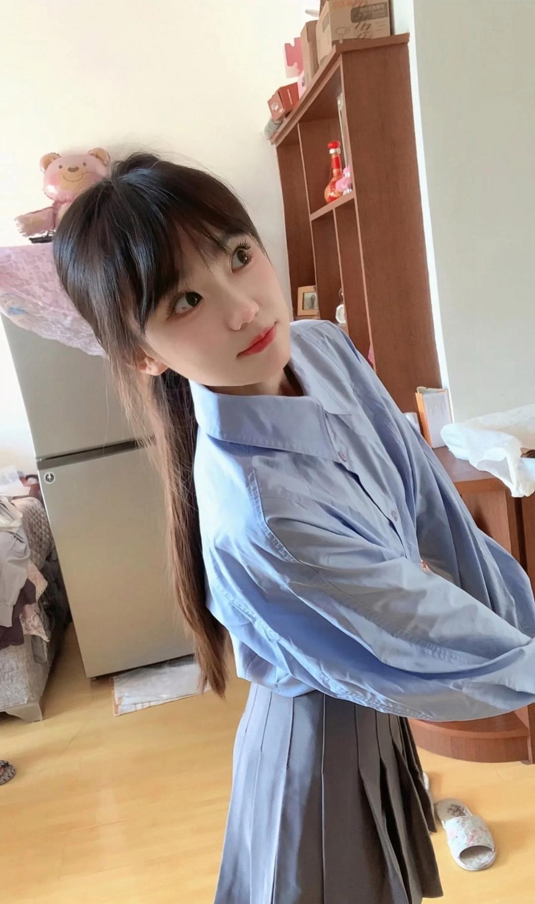 说实话，昨晚几点睡的？瞧那大眼里的血丝！
