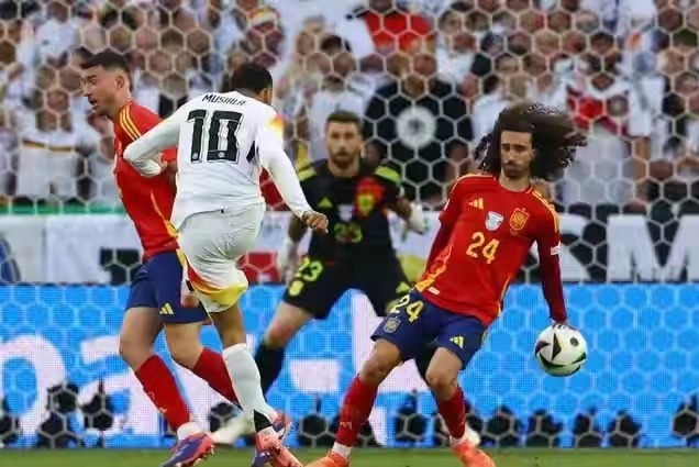 官方回应了！欧足联宣布安东尼·泰勒对西班牙🇪🇸禁区内手球不判罚点球的决定是正