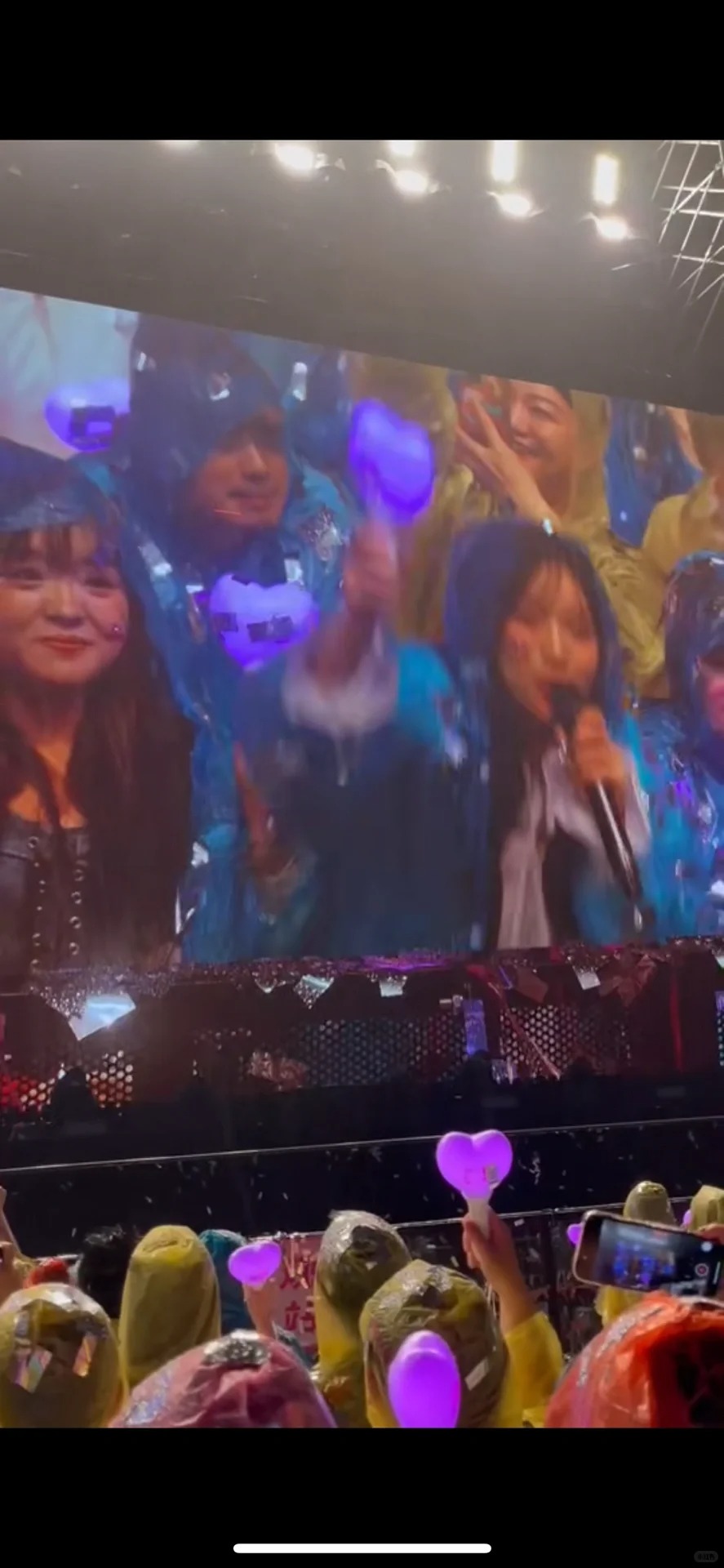 好消息第一排，坏消息下雨了
好消息：上电视了
坏消息：披头散发