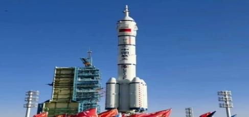 神舟十八号刚完成任务，神舟十九号又蓄势待发！这不，空间站里热闹了，十八号乘组给十