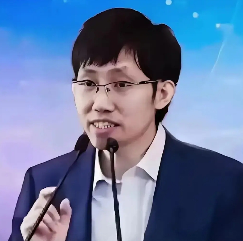 梁文锋能不能评上院士，不可能，理由有三：第一，院士评审是有圈子的，梁文锋不在这个