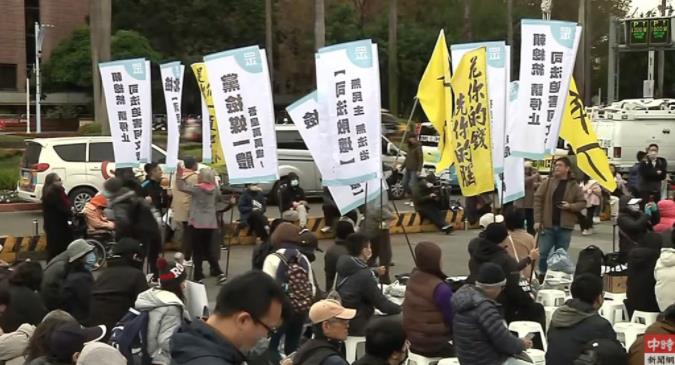 “放一把火把地检署烧掉” 绿营元老怒吼：革命抵抗权 干掉民进党
民众党前主席柯文