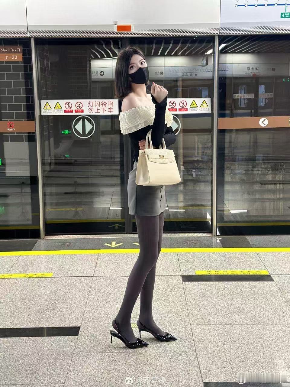 老板娘偷偷约我去别的城市游玩哈哈哈