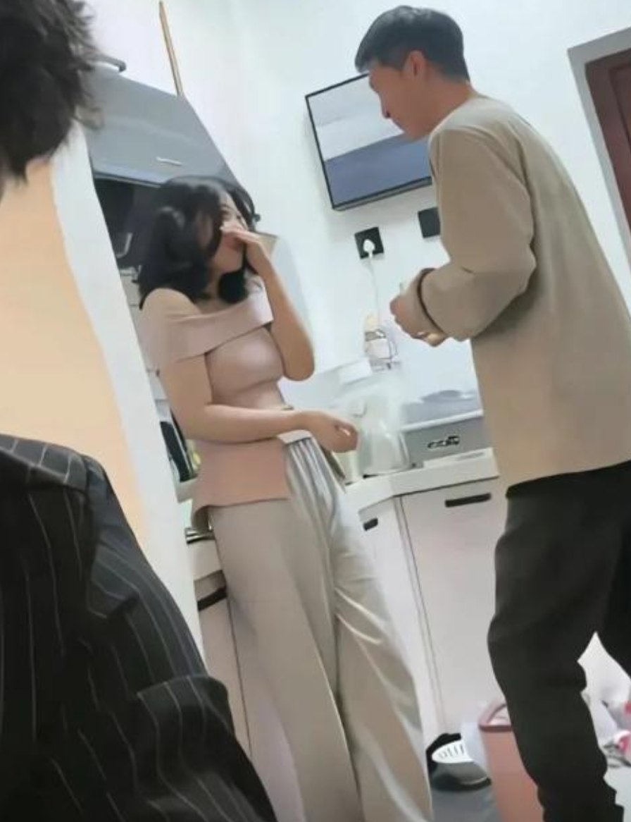 [捂脸][捂脸]怎么有种怪怪的感觉，笑死~