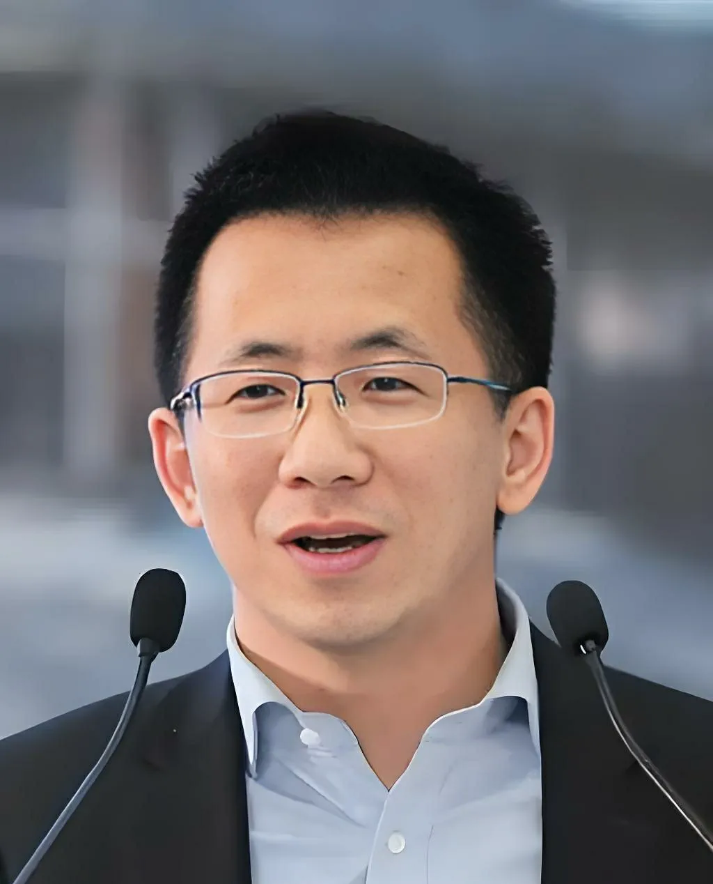 张一鸣这手段真不是盖的！

安排新加坡籍的周受资负责tiktok，周的东方脸孔让