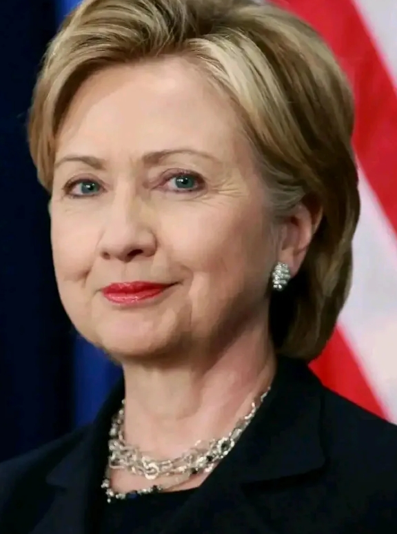 希拉里的颜值在她这个年纪也算可以的吧

希拉里年轻时长的还挺好看
岁数大就变丑了
