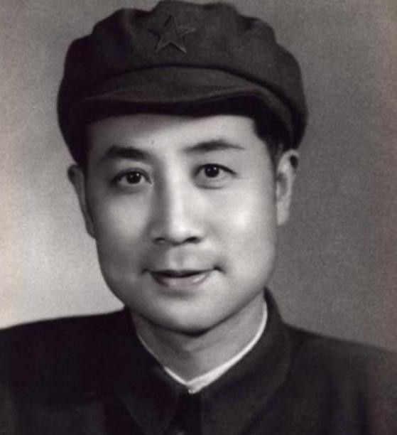 1946年，有人向戴笠告密，说军统中有共产党的卧底。起初，戴笠愤怒无比，但当他听