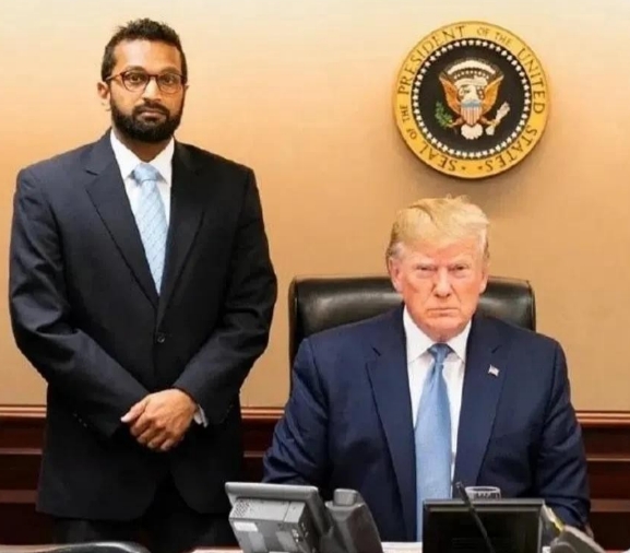 特朗谱提名新任的 FBI 局长卡什・帕特尔，他可是特朗普的铁杆粉丝，对特朗普忠心