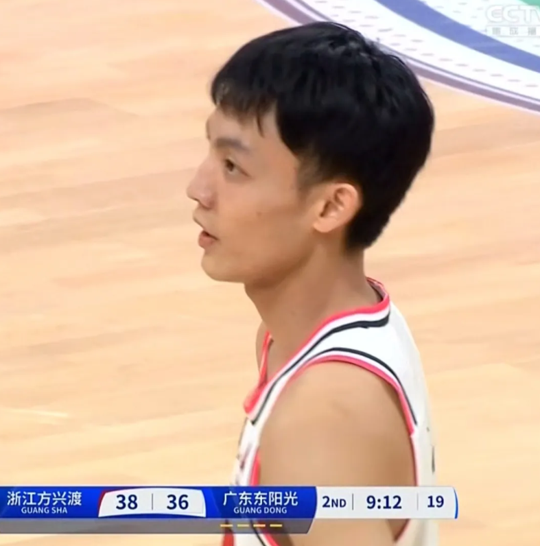 广东外援阿姆斯灾难级的表现，怎么能赢兵强马壮的广厦男篮呢，所以把贝兹利裁掉，就是