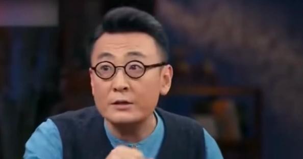 窦文涛曾分享过一个让他深刻反思的故事。故事的主角是一位明星朋友，这位朋友在上海看