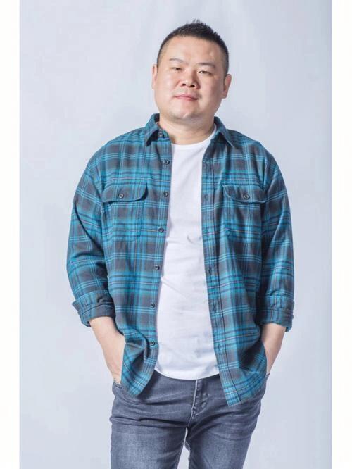 岳云鹏接到父亲去世电话，仍坚持上场表演