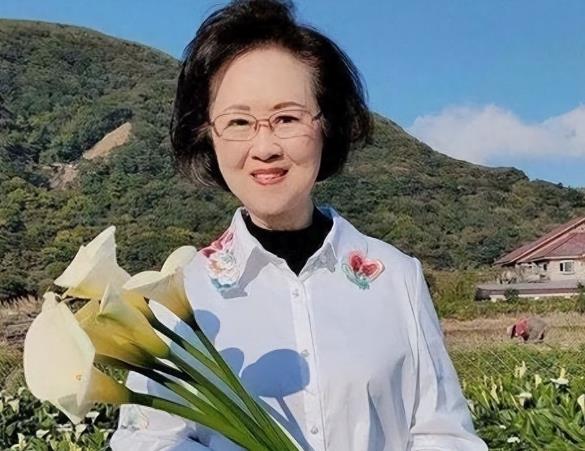 琼瑶阿姨是好人。心底善良，这一点从她写的每部小说中都能体现出来，宣扬的都是真，善