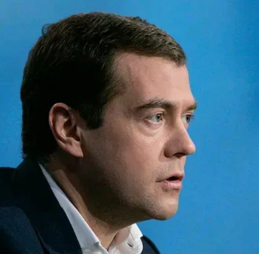 梅德韦杰夫对拜登退选说话了，一出口世界就笑喷……
他今天写道：“对拜登来说就是这