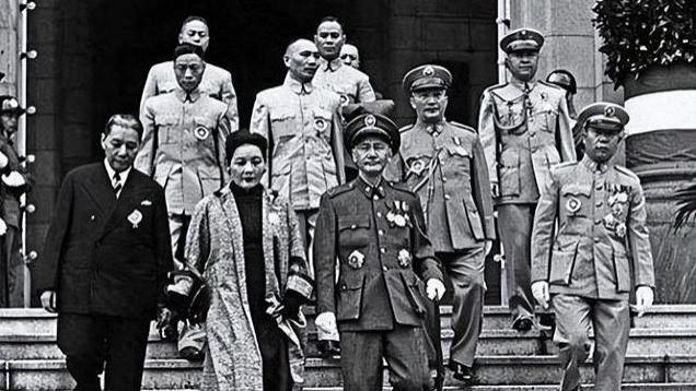 台湾小学课本里的蒋介石：台湾教科书里，蒋介石是什么形象