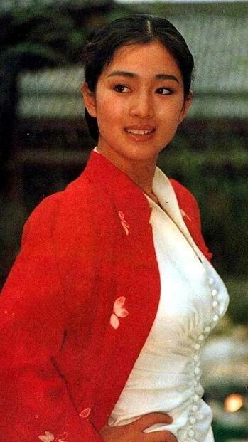 巩俐: 东方韵味，国际影坛的璀璨明星