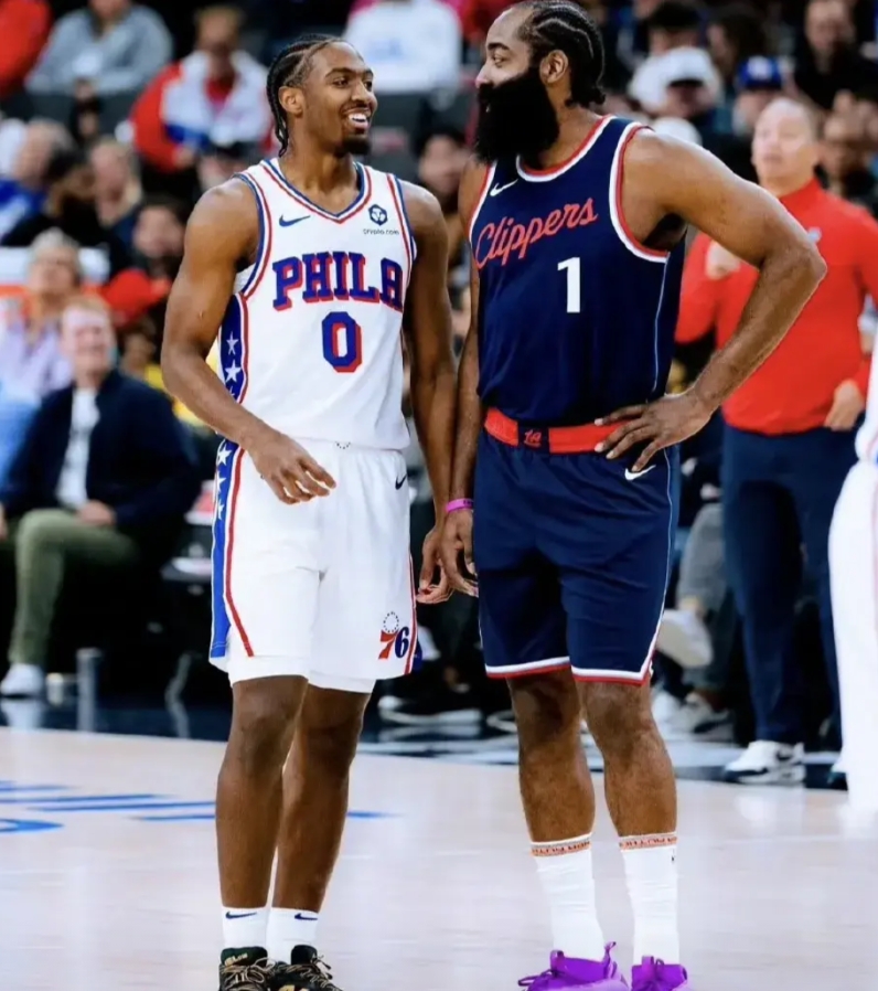 和哈登一比，马克西的单核带队简直就是灾难级，76人后悔去吧——

新赛季恩比德只