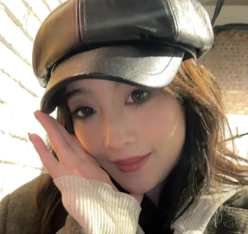 没想到王星的女友嘉嘉，颜值相当不错，眼睛大而有神，身材高挑有型。王星真是有福，有