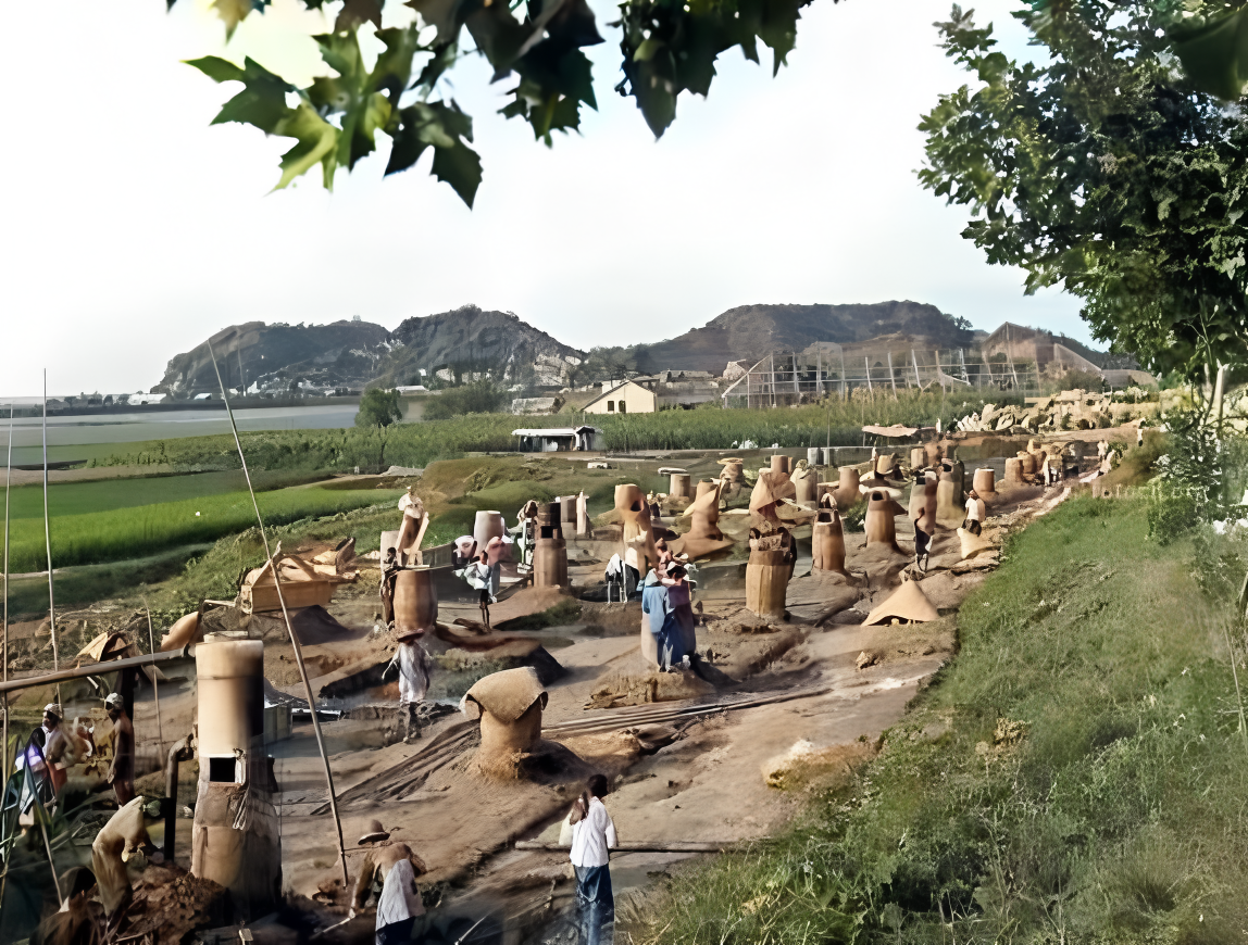 1958年，镇江市大炼钢铁的重要基地——象山炼铁厂的小高炉群，已建成500余座。