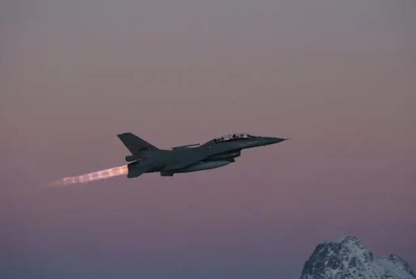  来了也是送。丹麦首相弗雷德里克森称，援助乌克兰的F-16将在一个月内向乌克兰移