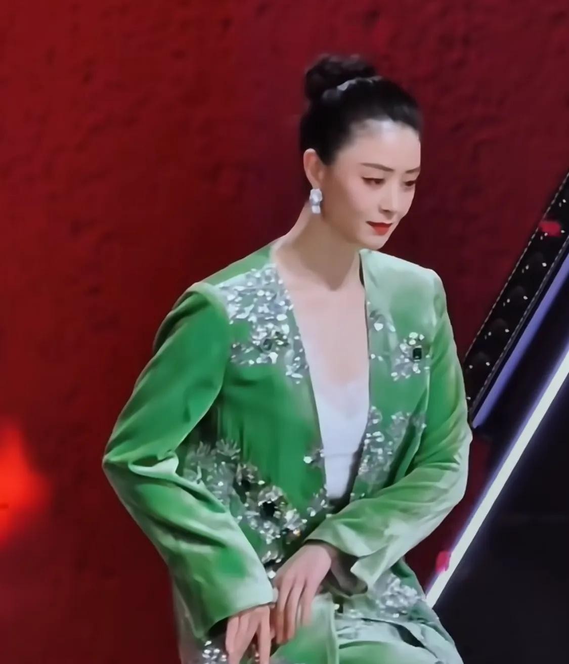 甄嬛传剧组用心 观众很感动

                         
