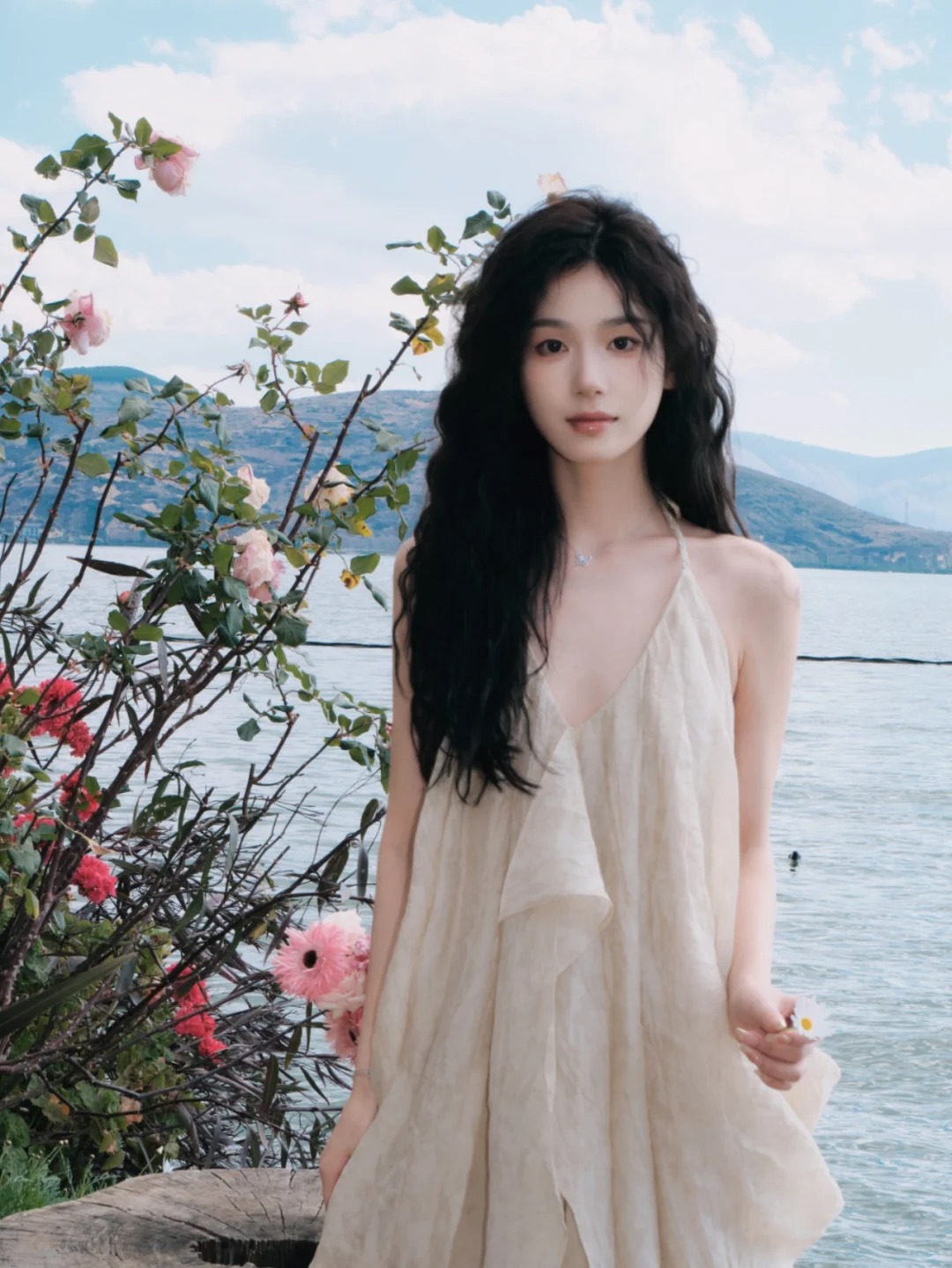 “我开始美丽的际遇”🌷
来自📍洱海的一组碎片
好喜欢晒太阳发呆的日子~