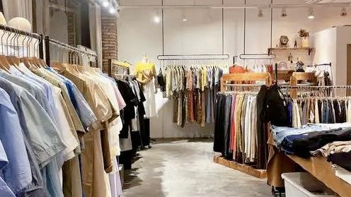 00后女生花4万开店，半年赚了70万，声称：不卖衣服卖人性弱点