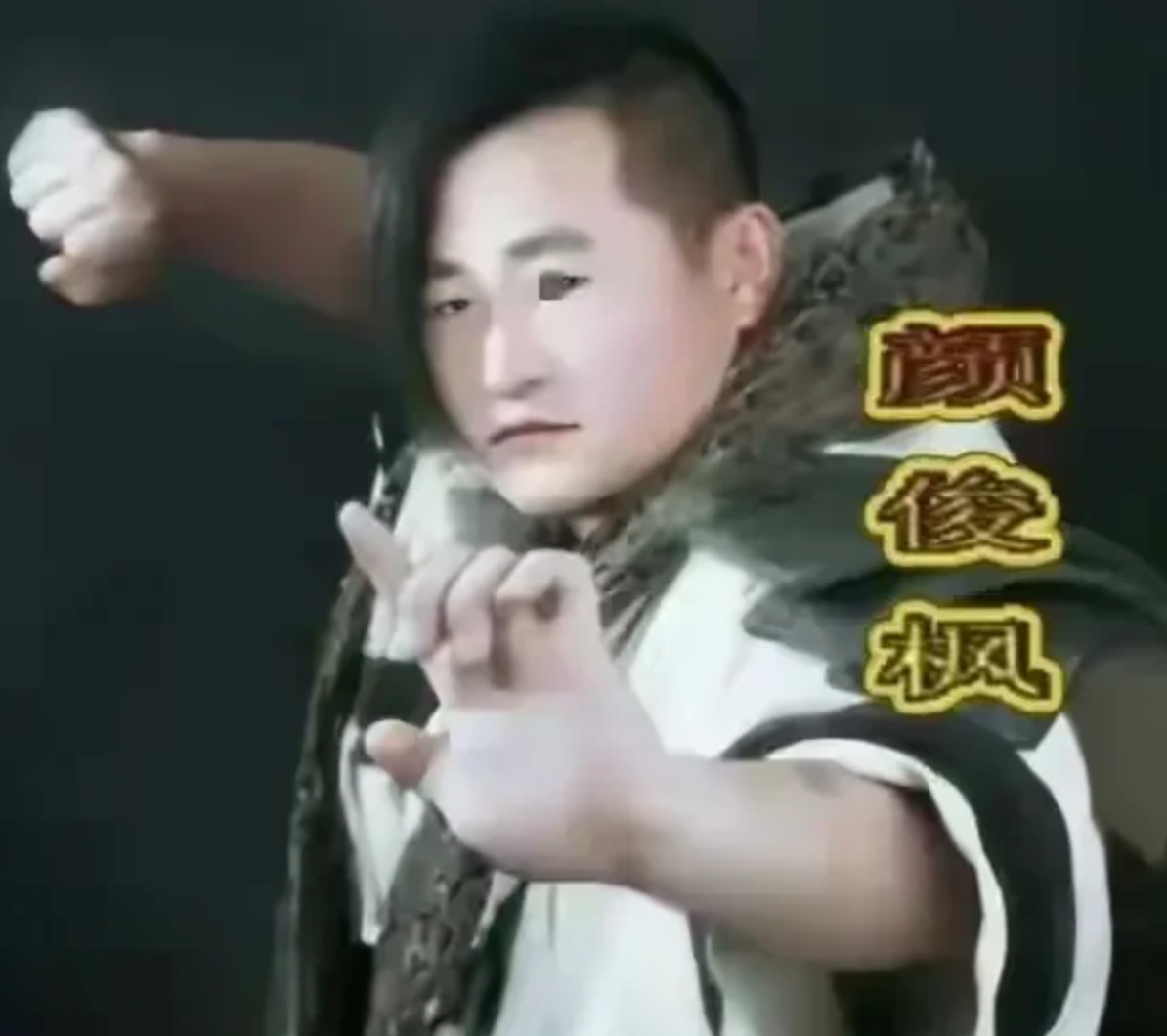 诈骗头目“颜十六”全貌曝光！
全身都是纹身、凶神恶煞的，37岁，自称毕业于内蒙古
