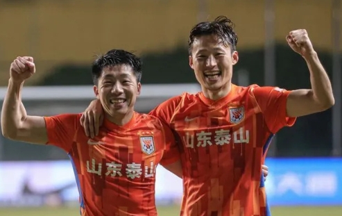 有人说，足球是圆的，球场上什么都有可能发生。但问题是，为什么这种“可能性”总是对