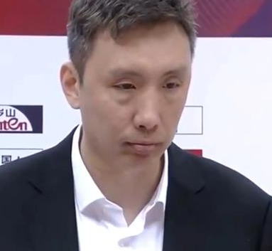 江苏男篮主教练易立谈球队战胜天津，他表示：这场我们防守做的很好，对大卫詹姆斯限制