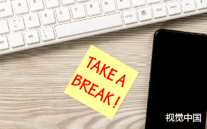 妻子用调休当借口去和白月光调情，等她想起我的时候，我已经死了半个月了