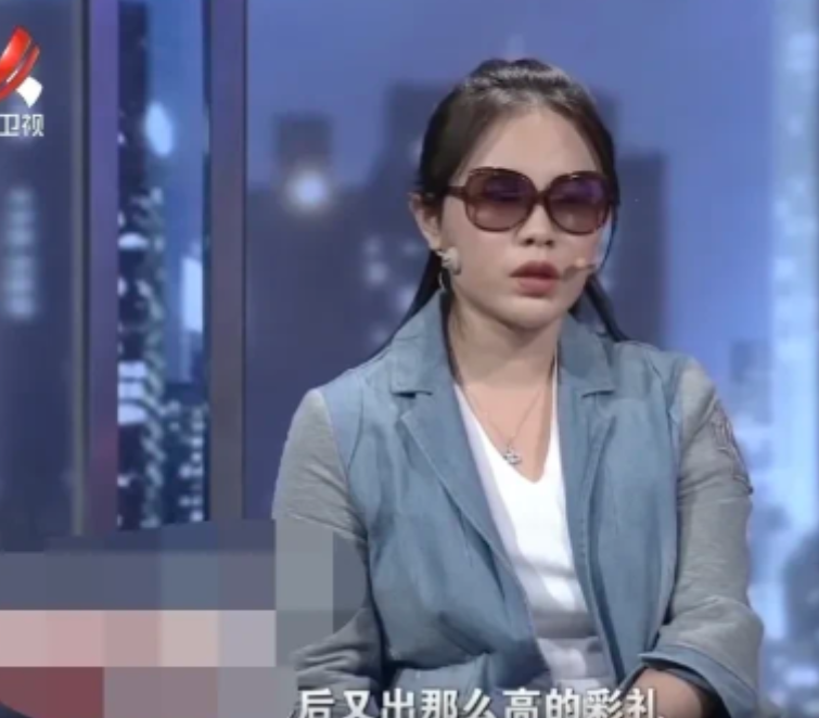 2021年10月，江西南昌，女孩谈了澳洲籍男友，她把男孩领回家，母亲却在饭桌上提