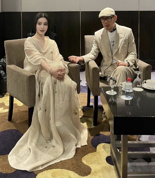 范冰冰出席《地母》发布会，身材发福明显，宽松裙都遮不住赘肉（范冰冰的地图）-第2张图片-九妖电影