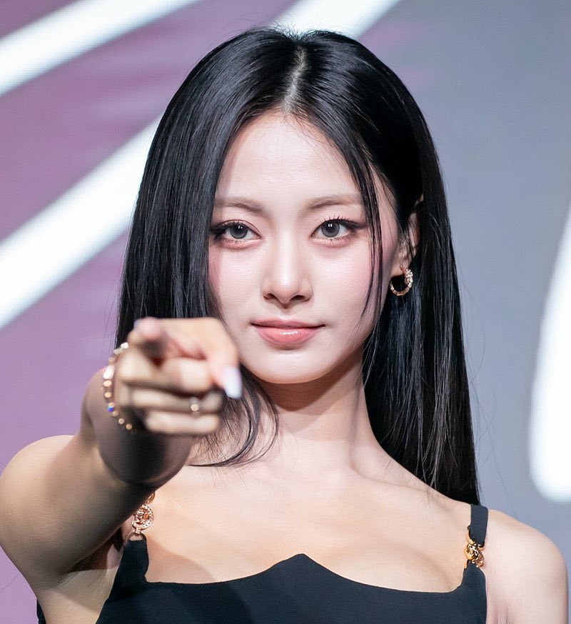 JYP娱乐旗下女子团体TWICE的团员周子瑜在出道接近九年后，终于以个人Solo